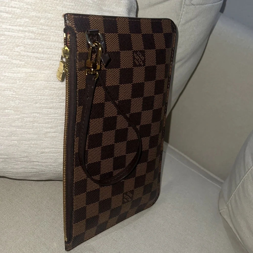 Louis Vuitton Neverfull Pochette - Picture 5 of 6